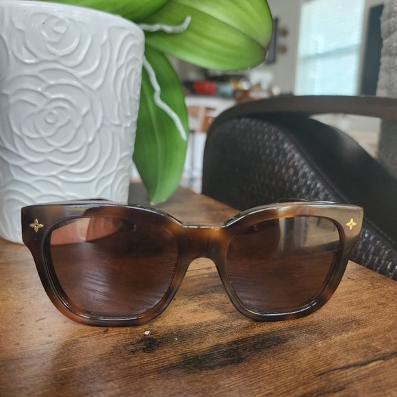 Louis Vuitton sun glasses - Picture 1 of 5